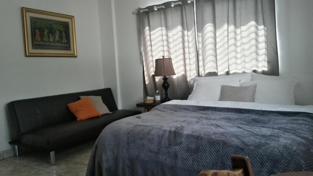 Cinco Hotel B&B San Salvador Esterno foto