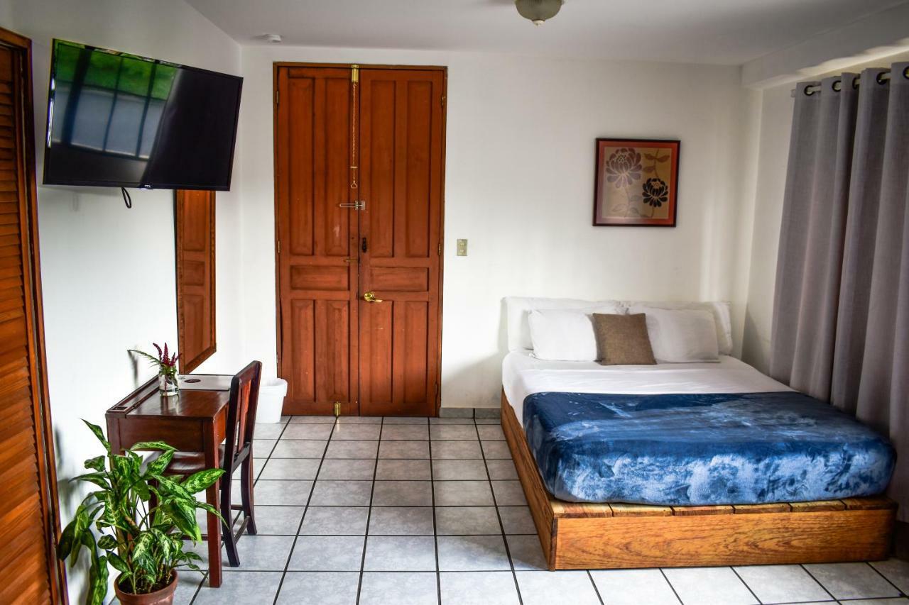 Cinco Hotel B&B San Salvador Esterno foto